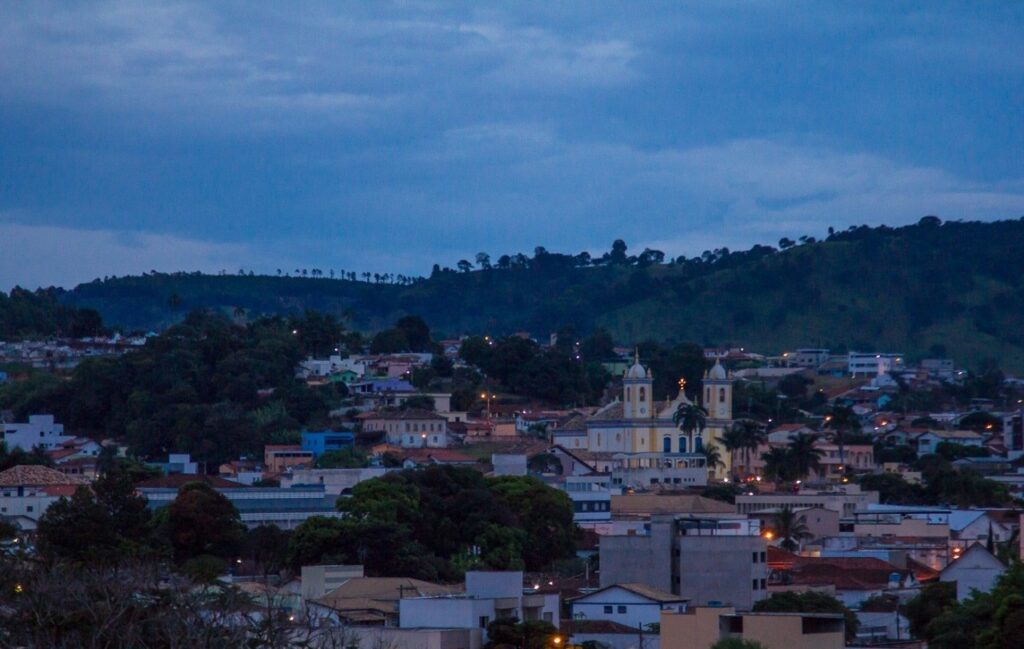 Seis vítimas ficam feridas após incêndio em Itapecerica; um deles foi transferido para UPA de Divinópolis 15837801469WznJhqspf