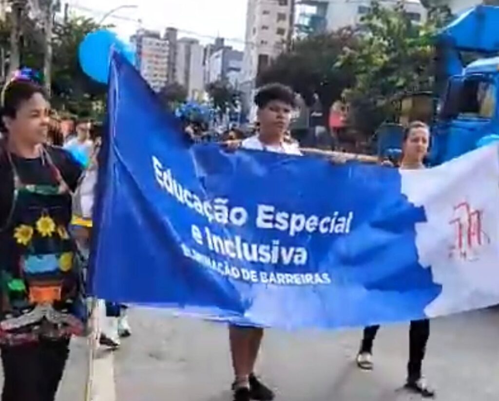 Caminhada pela Inclusão marca o Dia Mundial do Autismo em Divinópolis MANISFESTAÇÃO