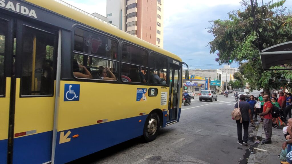 Sindicato e trabalhadores do transporte urbano de Divinópolis alertam para possível paralisação da categoria ONIBUS