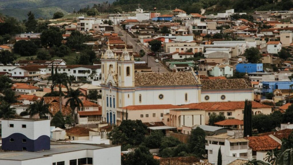 Homem acusado por descumprimento de medidas protetivas e ameaça de morte contra a ex-companheira é preso em Itapecerica itapecerica
