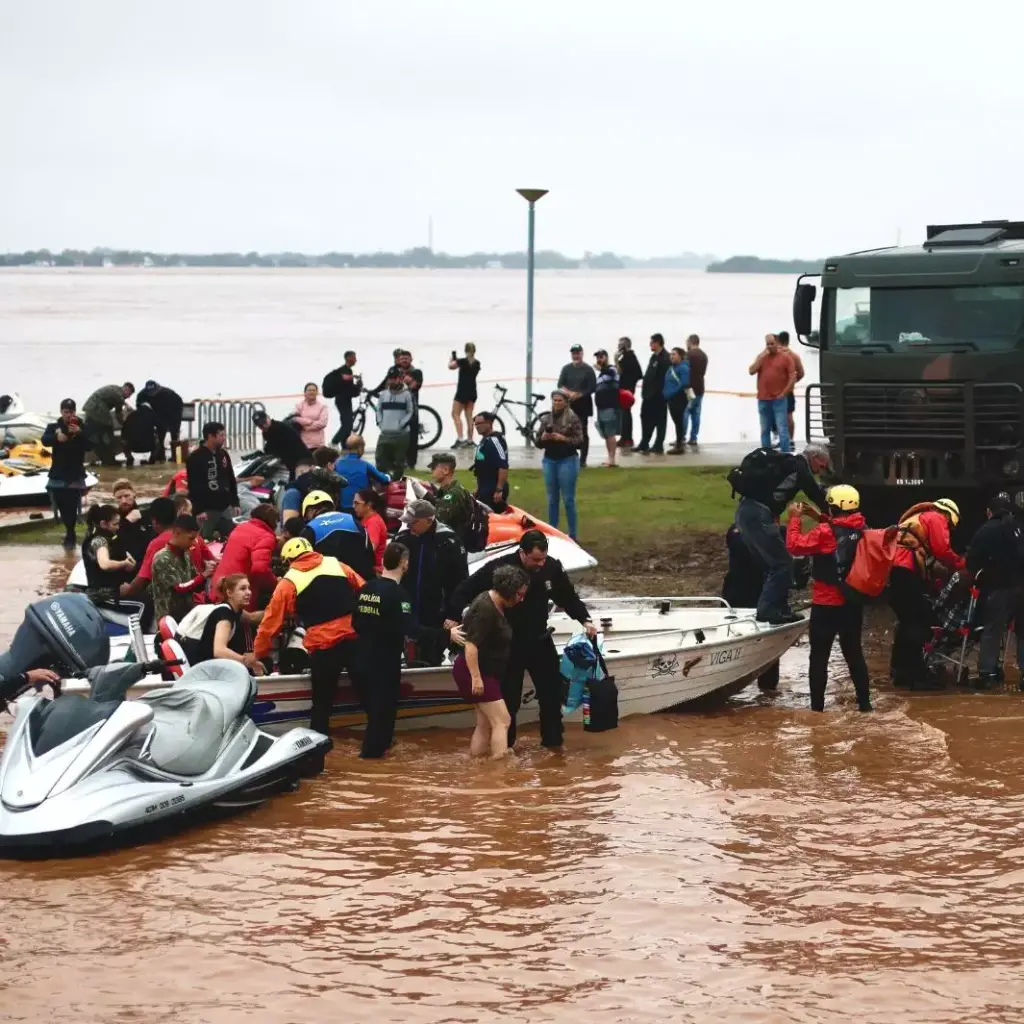 Disque 100 abre canal específico para informações sobre crianças desaparecidas na tragédia climática no RS RIO-GRANDE-DO-SUL