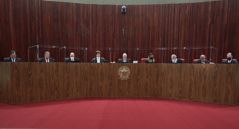 Justiça Eleitoral multa Cleitinho Azevedo, Flavio Bolsonaro, Carla Zambelli e Gustavo Gayer por ligar Lula ao satanismo