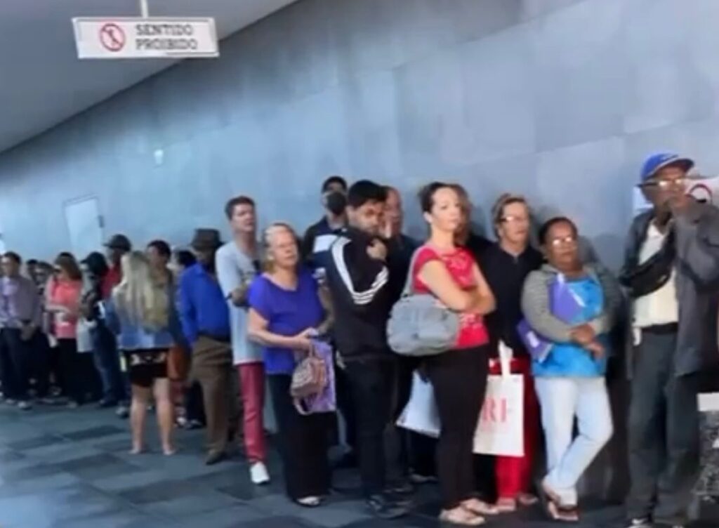 Superlotação de clinica oftalmológica gera apreensão em idosa de 76 anos, que por risco de infecção volta para sua cidade WhatsApp Image 2024-05-16 at 11.10.57