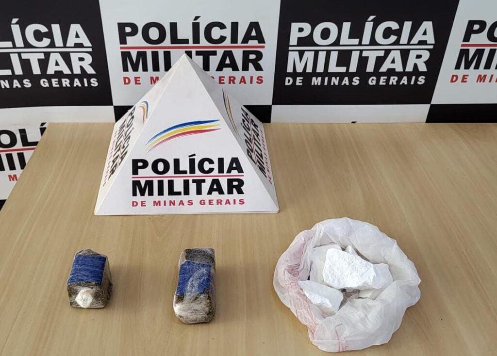 Homem é preso em Morada Nova de Minas com mochila carregada de drogas WhatsApp Image 2024-05-20 at 09.43.11
