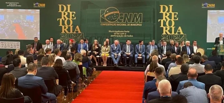 Mineiro assume vice-presidência da Confederação Nacional de Municípios para o Triênio 2024-2027 WhatsApp Image 2024-05-21 at 20.10.42