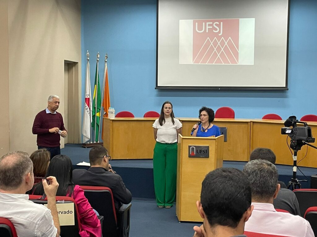 Reitor da UFSJ diz que articulação para Universidade assumir Hospital Regional começou anos atrás e ganhou força com Lula e apoios de Gleide Andrade e Lohanna França WhatsApp Image 2024-05-27 at 11.54.57