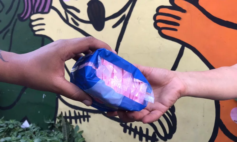 Desafios persistem para garantir menstruação segura no Brasil, aponta Unicef absorvente