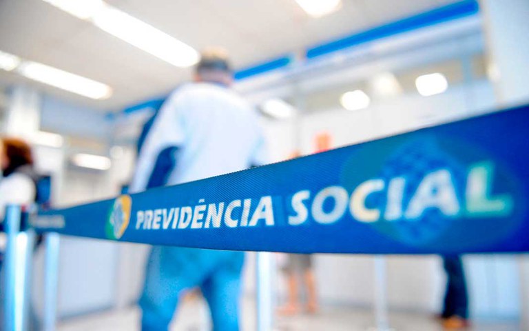 INSS antecipa pagamento da primeira parcela do 13º salário para aposentados e pensionistas, injetando R$ 33,68 bilhões na economia brasileira previdencia
