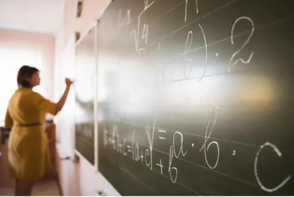 Proposta de lei garante reajustes para todas as carreiras da Educação Básica em Minas Gerais professores