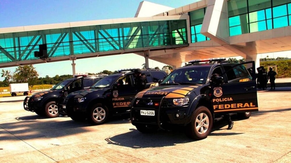 Mineiro suspeito de assassinato, que estava escondido na França, é extraditado para o Brasil Confins extradição