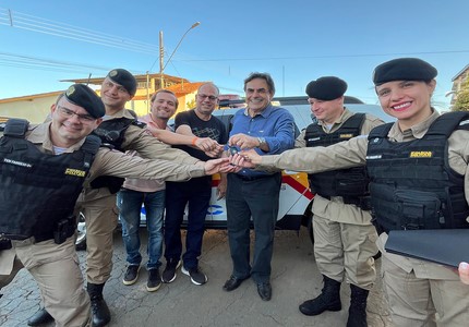 Deputado Domingos Sávio entrega duas viaturas à Polícia Militar na região Centro-Oeste
