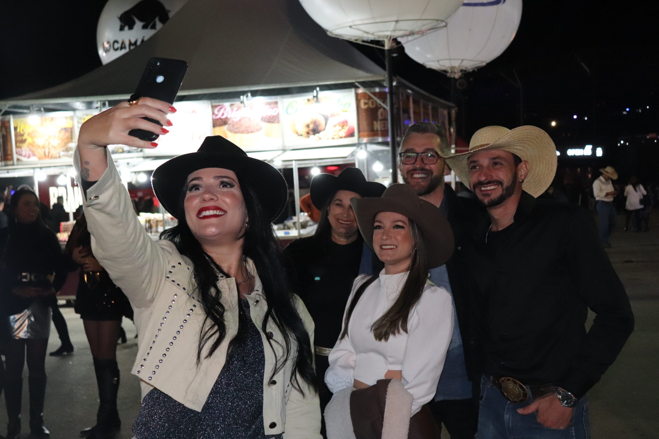 Registros do Divinews na Divinaexpo 2024: Veja as mega produções e pegue sua foto aqui!