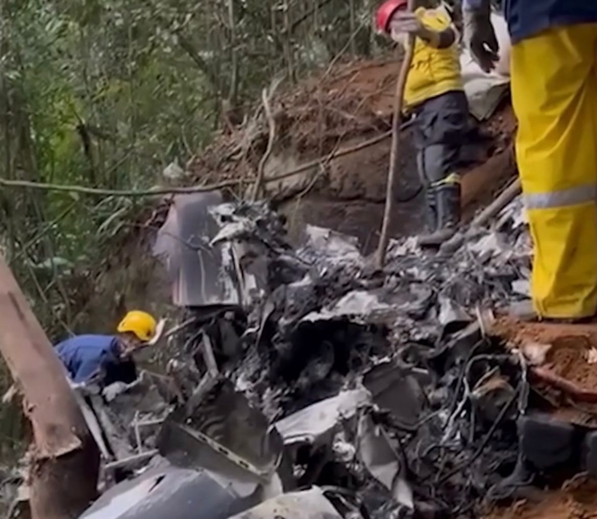Avião bimotor cai em caminho a Florianópolis e deixa dois mortos; aeronave vinha de Governador Valadares