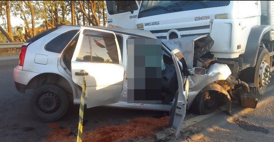 Colisão entre carro e caminhão deixa uma vítima fatal em Arcos WhatsApp Image 2024-06-07 at 09.01.15