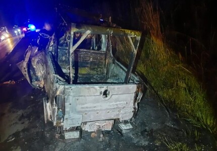 Homem morre carbonizado após bater a caminhonete contra um caminhão, na BR-262 acidente 262