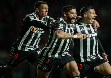 Atacante de Divinópolis marca na vitória do Galo sobre o Internacional pelo Brasileirão galo cadu