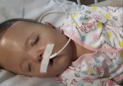 Mãe de criança que necessita de cuidados especiais após sequelas de cirurgia em hospital de Divinópolis, realiza campanha com pedido de ajuda financeira