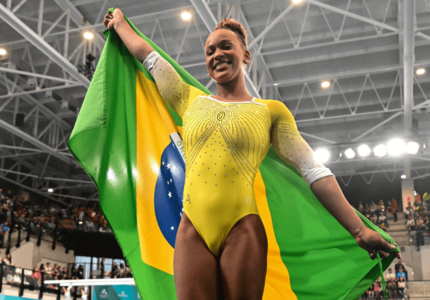 Rebeca Andrade aposta em salto inédito e garante disputa entre Biles nas Olimpíadas de Paris 20231025093644128288e (1)