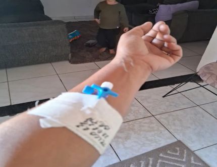 Paciente de alta hospitalar se evade da UPA Divinópolis com acesso venoso no braço; CIS-URG Oeste estuda medidas judiciais ACESSO