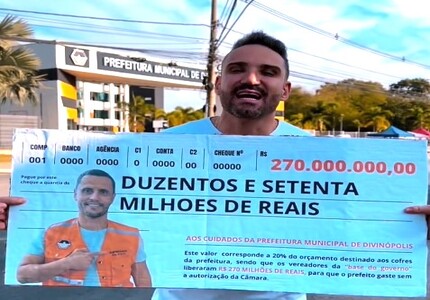 “Cheque da Sacanagem” é entregue pelo vereador Flávio Marra ao prefeito de Divinópolis; 11 vereadores deram R$ 270 milhões para Gleidson gastar como quiser