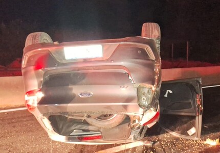 Carro capota em Itaúna; homem é arremessado e morre ford-ka capot4do (1)