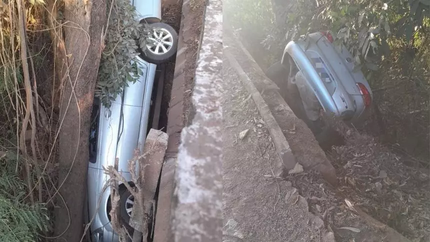 Mulher de 53 anos é resgatada após acidente de carro em Pitangui image (31) (1)