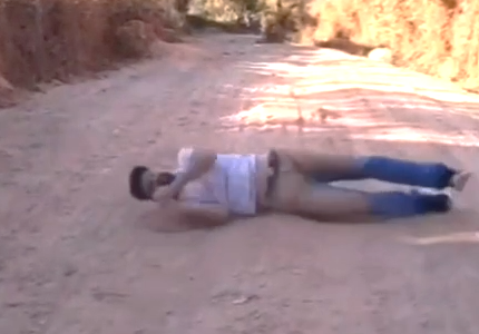 Cidadão rola na poeira, fica sujo, mas asfalto prometido pelo prefeito de Divinópolis não chega ao bairro Realengo
