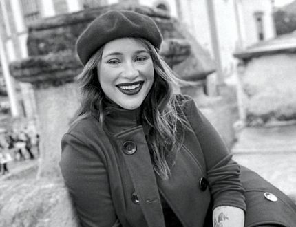 Influencer de esquerda, Marina Mamede, que morou em Divinópolis, morre aos 34 anos; a direita fez festa com ataques de ódio insanos nas redes sociais