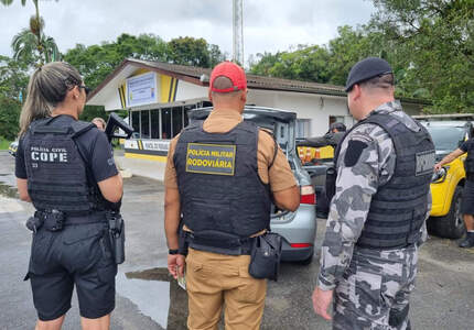 Polícia Militar recupera duas motos e apreende réplica de arma de fogo, em Pitangui