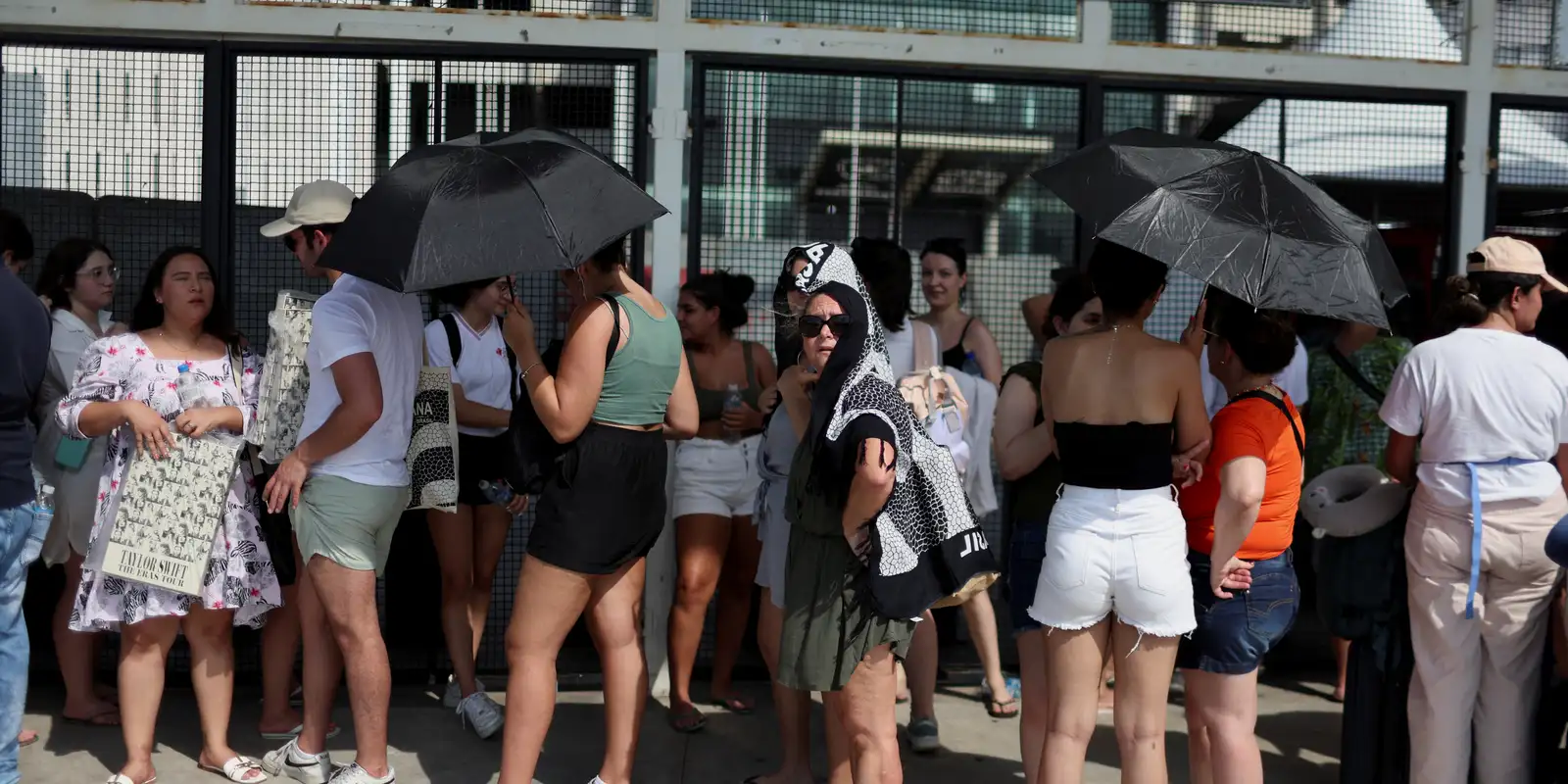 Após morte em show de Taylor Swift, grandes eventos devem garantir água gratuita ao público
