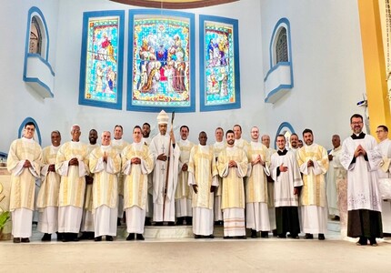 Diocese de Divinópolis celebra ordenação de oito novos diáconos permanentes Diáconos da Diocese de Divinopolis