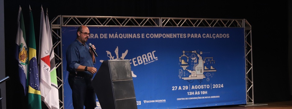 Governo de Minas destaca polo calçadista de Nova Serrana em evento nacional IMG_1439