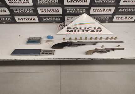 Três jovens são presos e armas apreendidas em operação em Divinópolis