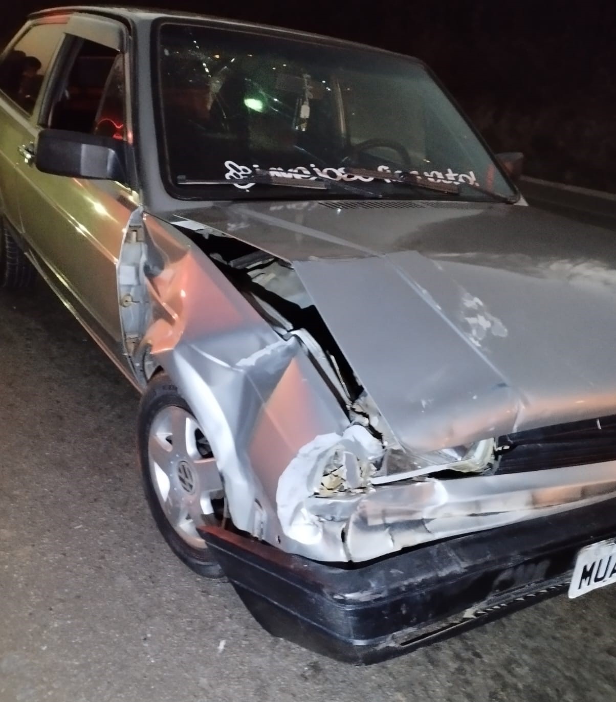 Acidente na BR 494 deixa passageira ferida em Divinópolis