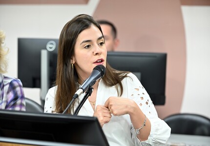 Deputada Lohanna apela para que a Câmara de Divinópolis não ignore a população na questão do aterro sanitário Lohanna (1)