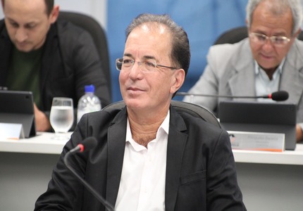 Deusdete Campos (PV) é enfim empossado como vereador em Divinópolis, após brigas na Justiça e disputa com opositor, Washington “Chuta Balde”