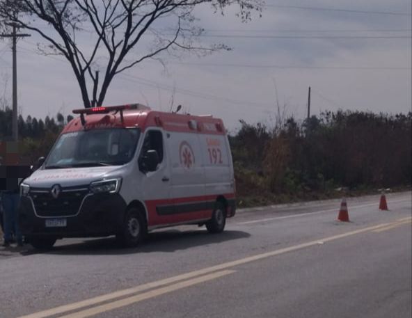Batida entre moto e caminhonete deixa motociclista ferido na BR 494, próximo à Comunidade de Cachoeirinha