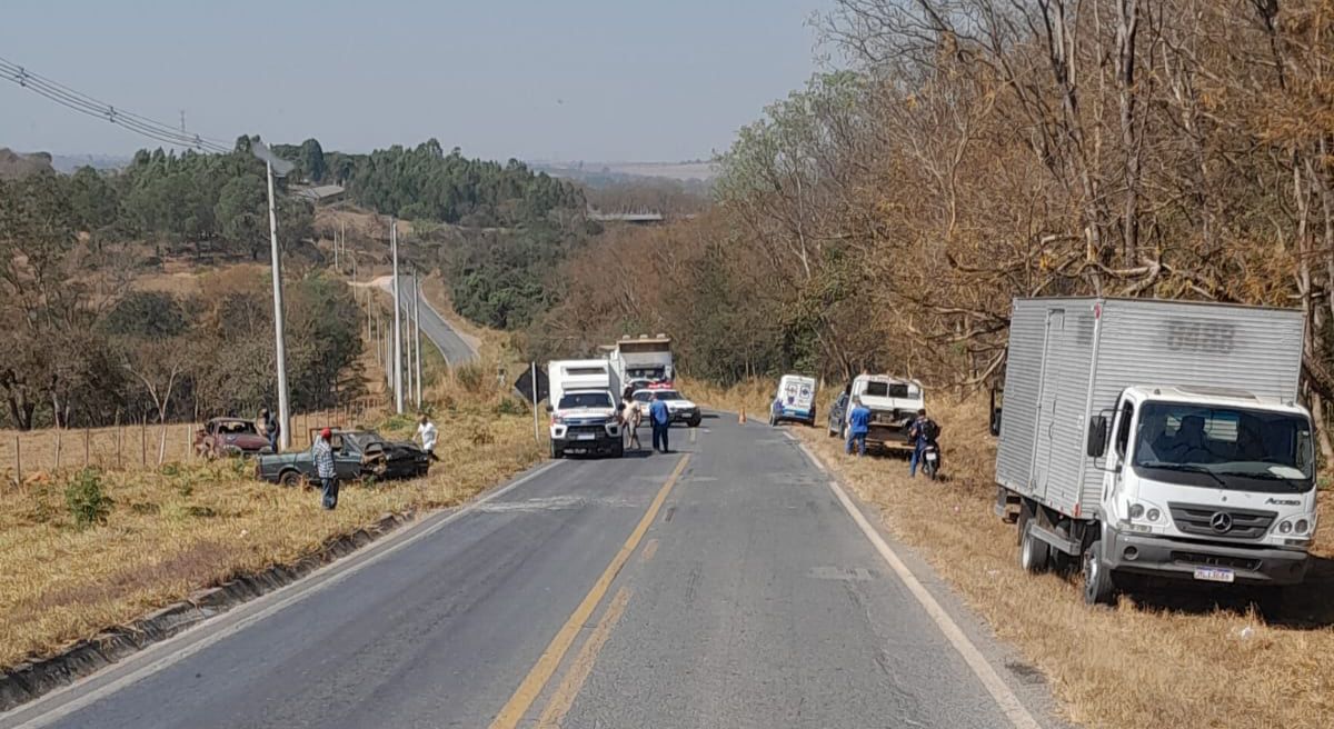 São Sebastião do Oeste: Vítima morre em atropelamento enquanto esperava guincho