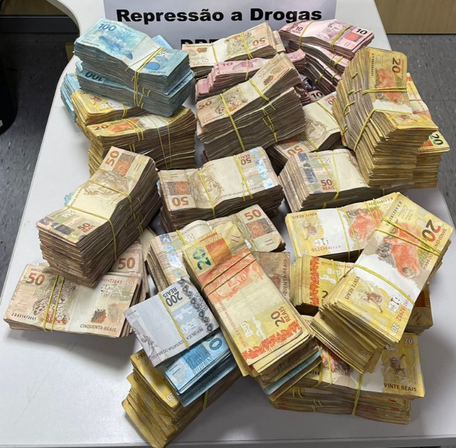 Homem tenta depositar R$ 403 mil e é detido pela Polícia Federal WhatsApp Image 2024-08-30 at 14.52.24
