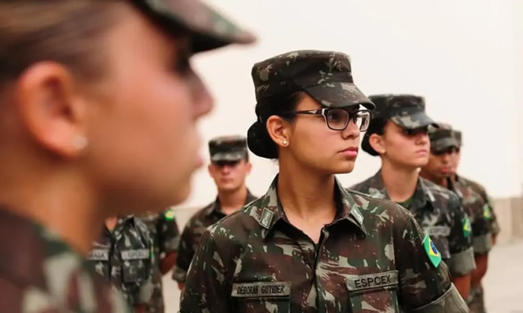 Serviço militar: Mulheres poderão se alistar aos 18 anos a partir de 2025 aman_3