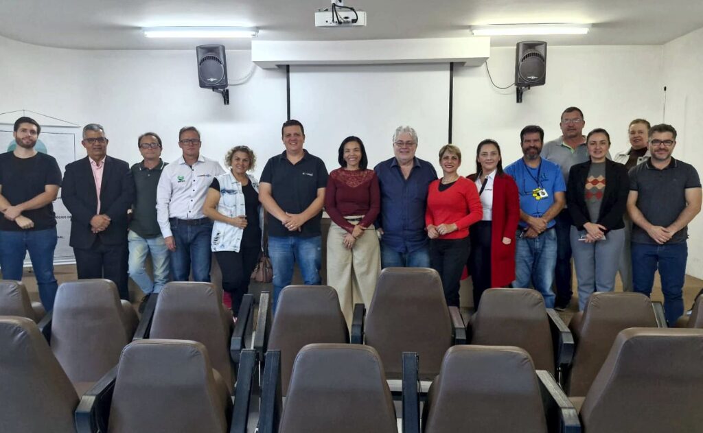 Agronegócio e Turismo são destaque em encontro de lideranças regionais, em Divinópolis grupo-temático-agro-turismo 2