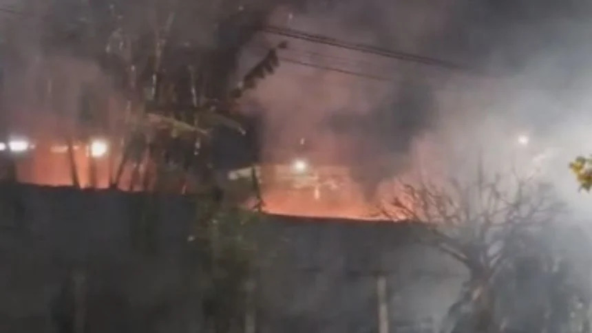 Incêndio em escola de Divinópolis mobiliza bombeiros e assusta moradores