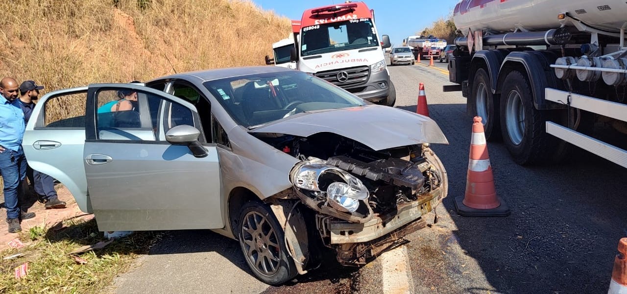 Motorista alcoolizada perde controle do carro e causa acidente com quatro feridos em Itaúna