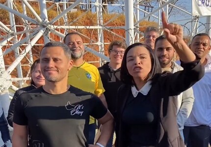 Prefeito de Divinópolis, Gleidson Azevedo (Novo), ao tentar sua reeleição, começa campanha na Cruz de Todos os Povos janete aparecida e gleidson azevedo
