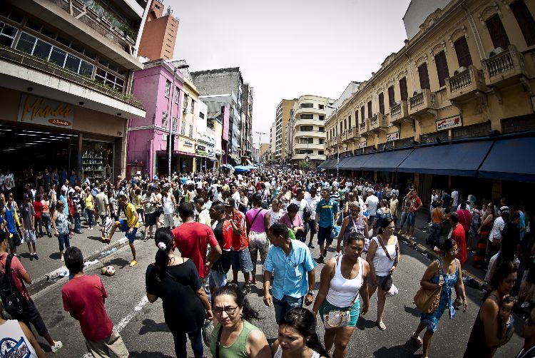População do Brasil cresce e tem agora 212,6 milhões de habitantes, diz IBGE população-brasileira