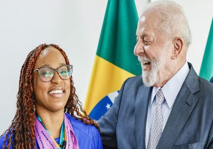 Lula assina MP que isenta valores e prêmios de medalhistas olímpicos de Imposto de Renda rebeca-andrade-lula-848x477 (1)