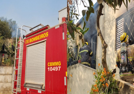 Cozinha em chamas: Mangueira de gás rompe e causa incêndio numa casa do bairro Interlagos 1725572455327177 (1)