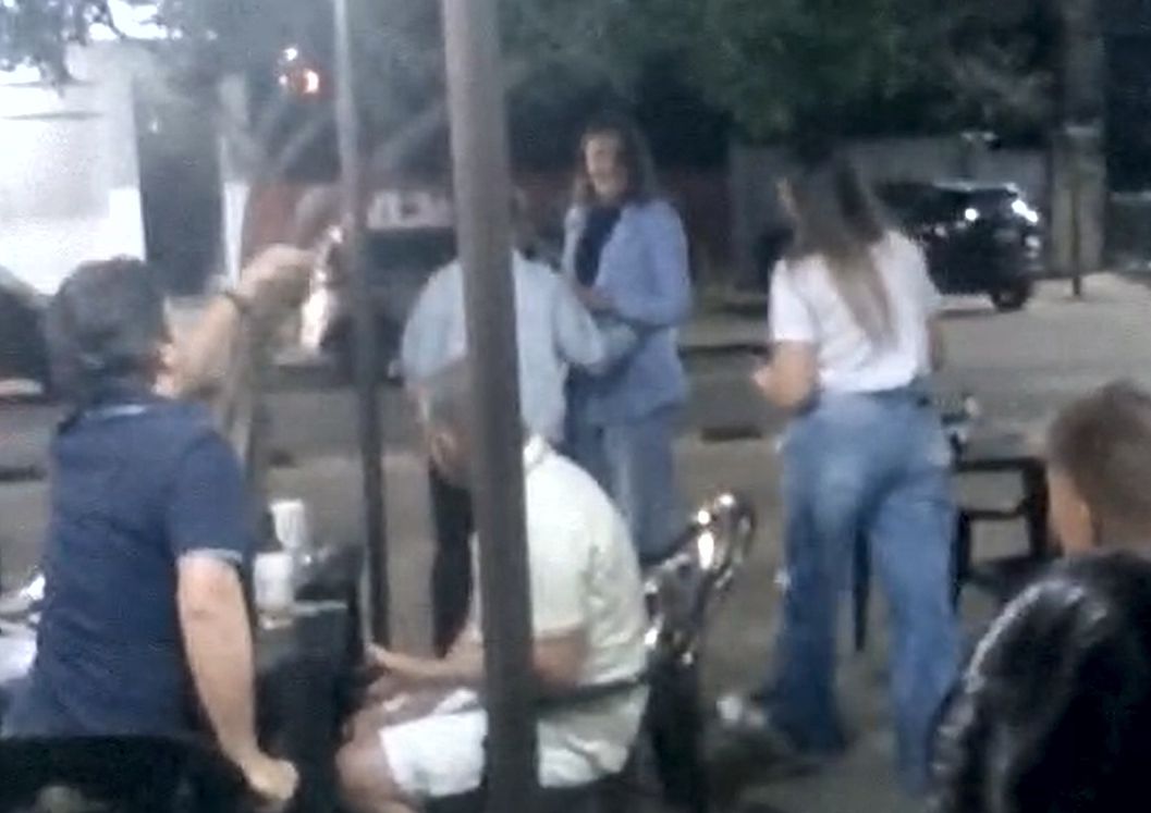 Urgente: vídeo mostra agressões verbais de homens simpatizantes do prefeito de Divinópolis contra mulheres candidatas; “putas, vagabundas”