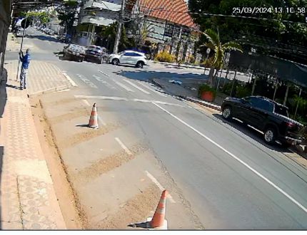 Divinópolis: Omissão da prefeitura aumenta perigo e volta a causar acidentes na “esquina das batidas” Batida Paraná