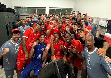 Guarani de Divinópolis derrota Inter de Itaúna e segue invicto na liderança com 4ª vitória consecutiva Guarani no vestiário (1)